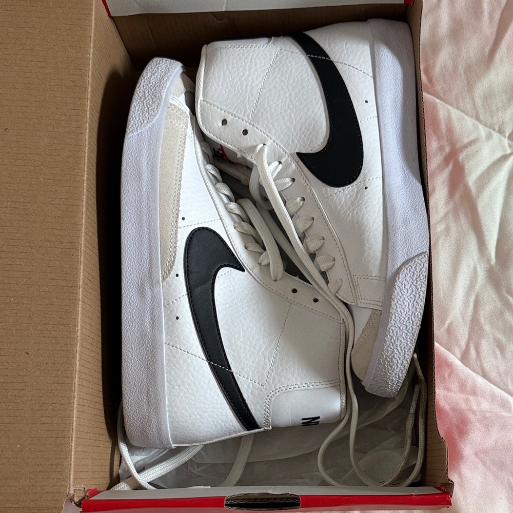 Nike Blazer Mid’ 77